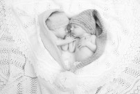 Nyfødt fotos nyfødtbilleder tvillinger Fotograf Janne Haslund