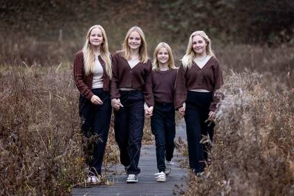 Familie billede familiefoto kusiner Fotograf Janne Haslund