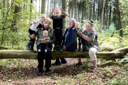 Familie billede familiefoto bedsteforældre Fotograf Janne Haslund